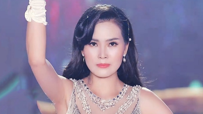 Hoa hậu Kim thoa sinh năm bao nhiêu? tiểu sử