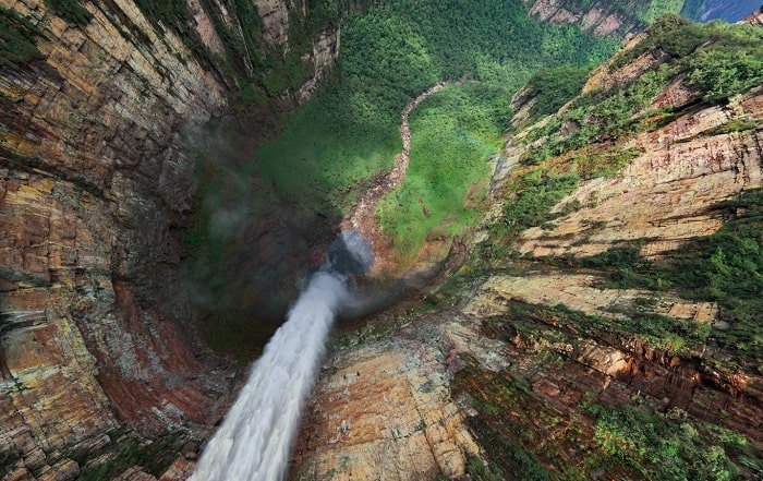 Vẻ đẹp huyền bí của thác nước cao nhất thế giới