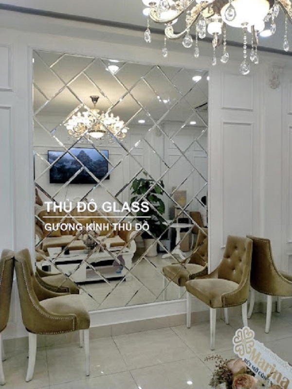Guong-trang-tri-phong-khach-cua-Thu-do-Glass-5