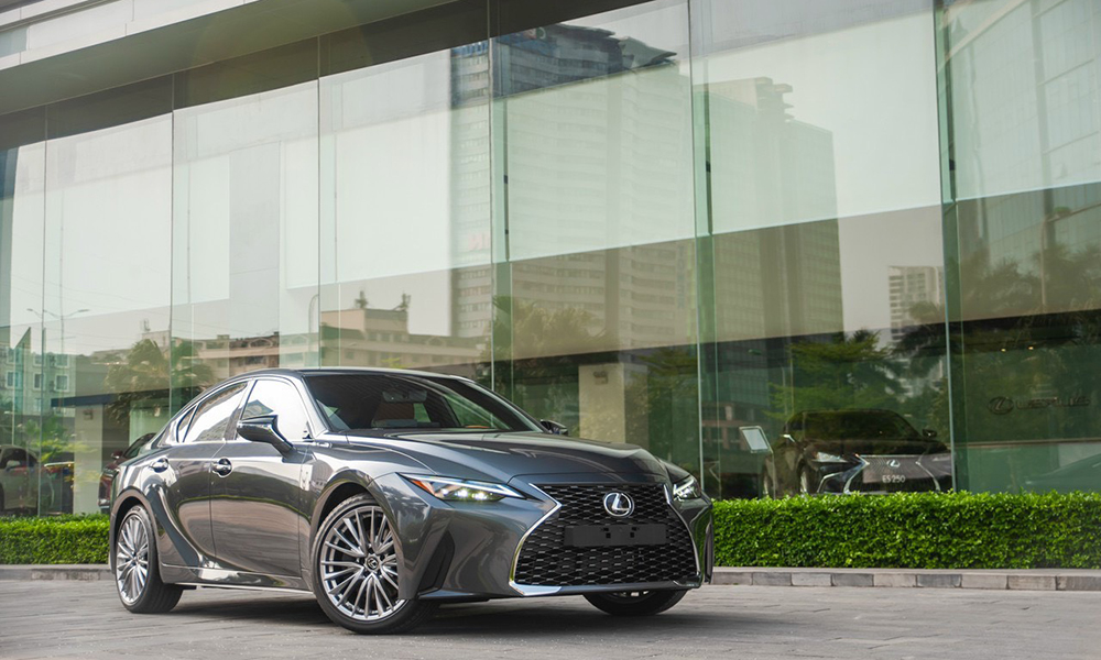 Lexus IS 300 Luxury thể hiện sự sang trọng và đẳng cấp